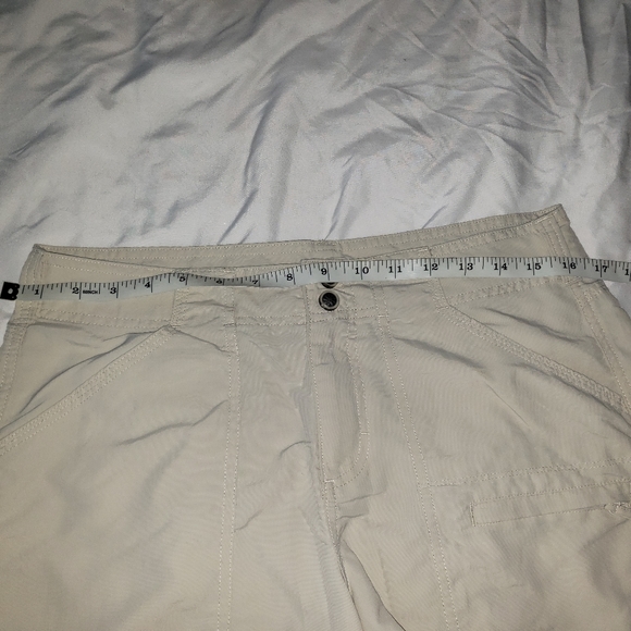 Khaki cargo style Bermuda Length Shorts Size 4 - Picture 2 of 7